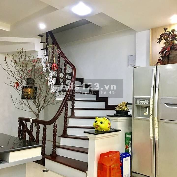 Bán nhà nguyên căn Nghi Tàm, Quận Tây Hồ, ngõ ô tô tránh giá bán 6.8 tỷ