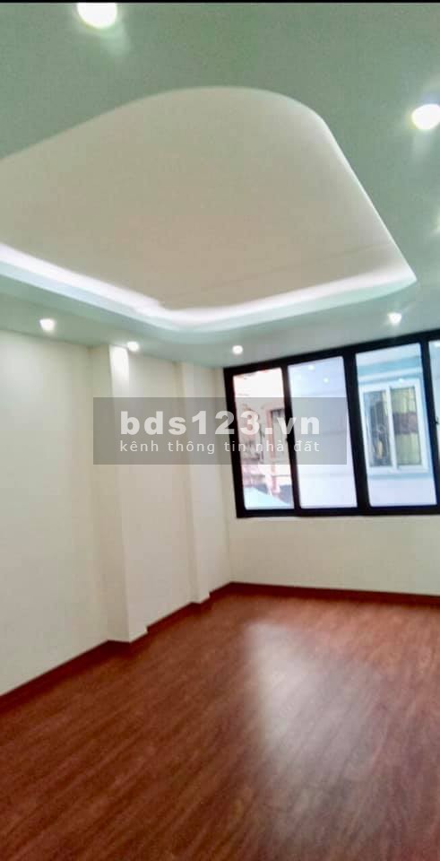 Bn nhà riêng phố Nguyễn Chính, ô tô đỗ cửa, 32m2 x 5T, 2.98 tỷ, lh 0926900555