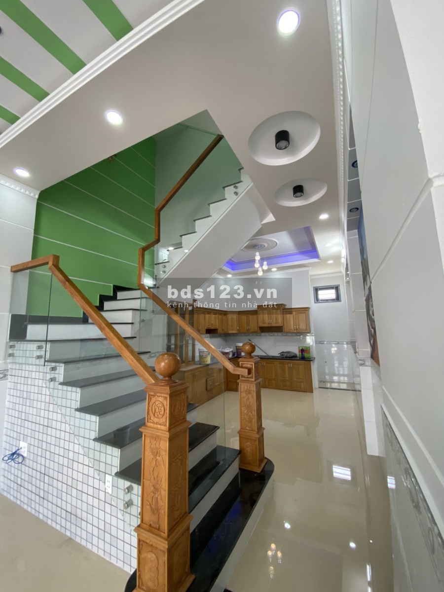 Nhà mới xây 100% đẹp, Tân Đông Hiệp Tp Dĩ An, bớt lộc 3.9 tỷ, lhcc