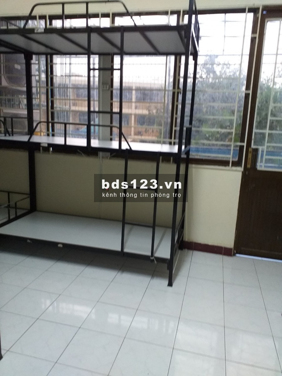 KTX giá rẻ, phòng ghép có máy lạnh bao trọn chi phí