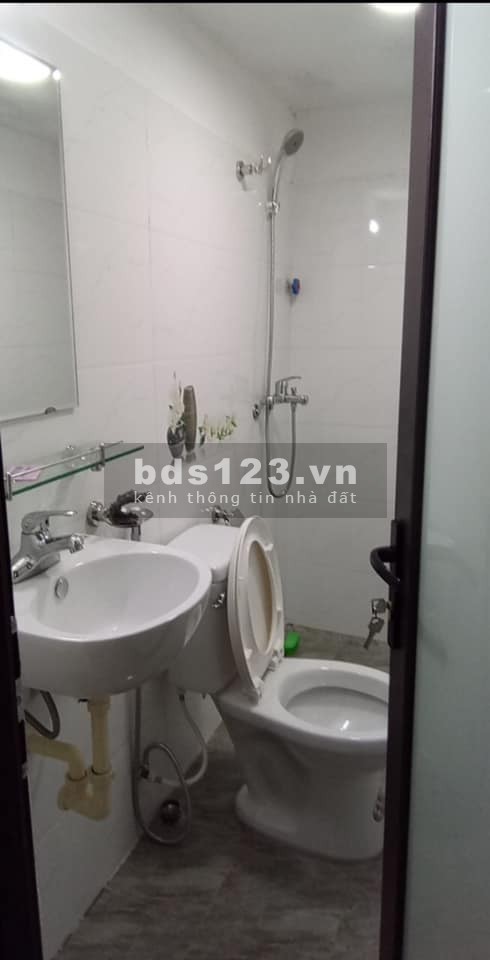 Bn nhà riêng phố Nguyễn Chính, ô tô đỗ cửa, 32m2 x 5T, 2.98 tỷ, lh 0926900555