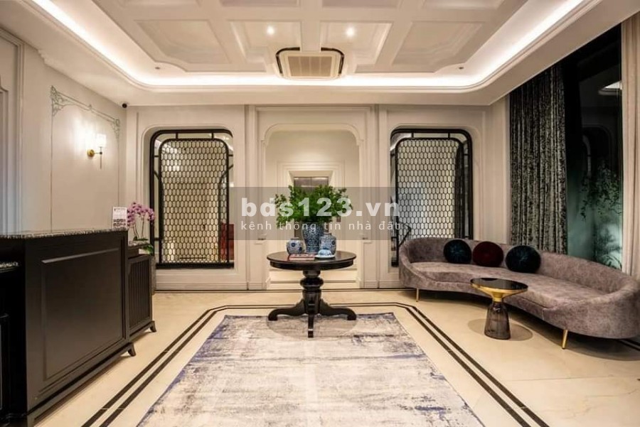 Bán gấp Khách sạn 5*, dt 160m2 5 tầng, mt 10m, Thang máy khu Vip Trùng Kính, Cầu Giấy