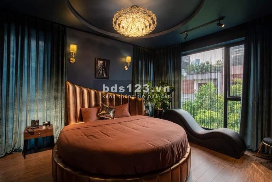 Bán gấp Khách sạn 5*, dt 160m2 5 tầng, mt 10m, Thang máy khu Vip Trùng Kính, Cầu Giấy
