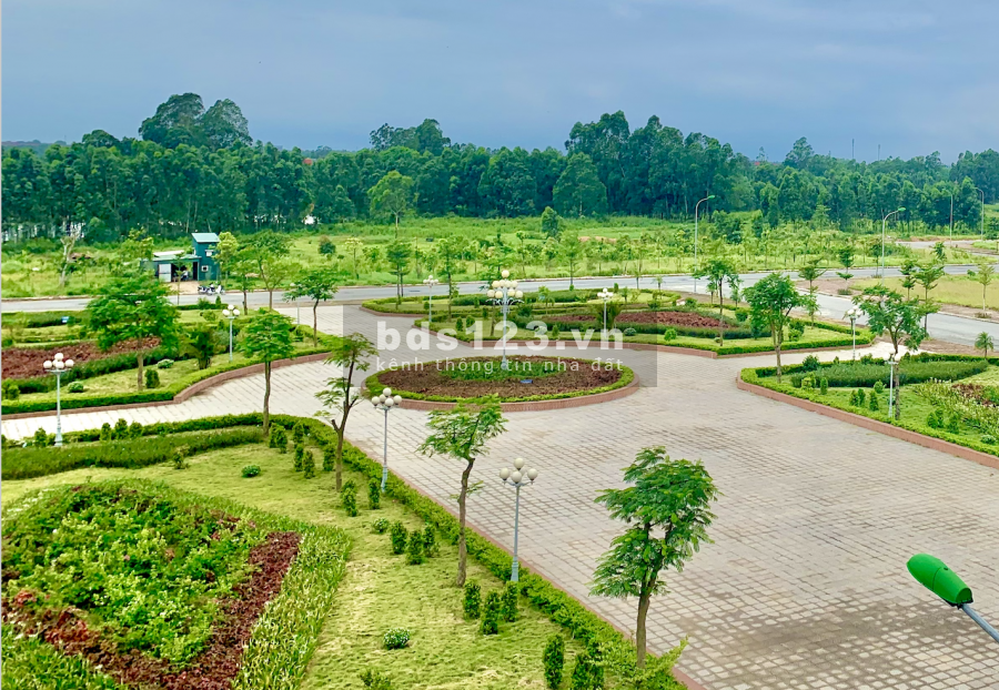 Bán lô đất sổ đỏ hướng ĐN ngay ngã 4 đường 36m - KĐT mới Xuân Hoà