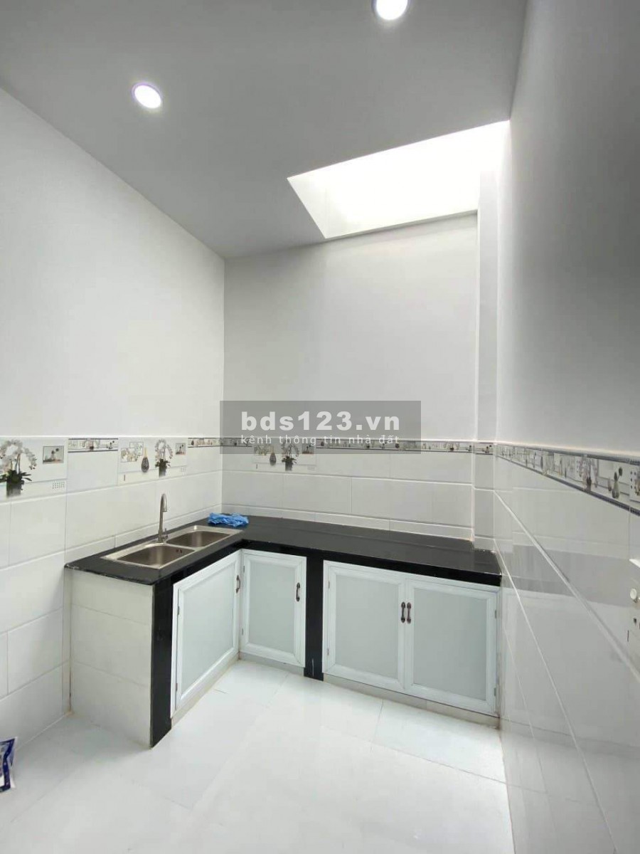 Bán nhà CẤP 4 đường Huỳnh Văn Nghệ, dt 50m2 hẻm xe hơi giá chỉ 3.95 tỷ.