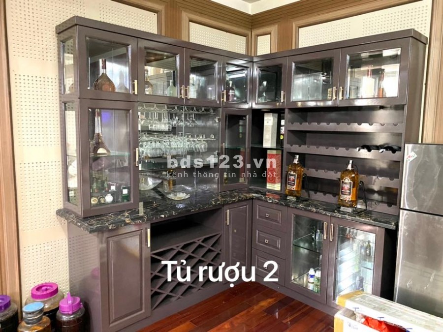 Bán biệt thự phố Nguyễn Văn Cừ dt 366m2, mt 13.9m, tặng nội thất ngoại nhập