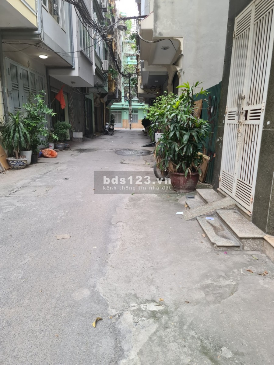 Cho thuê nhà Phố Đặng Thùy Trâm, dt 40m2, mt 4.6m, lô góc, giá 16tr, ô tô đỗ cửa