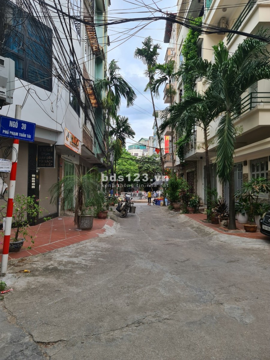 Cho thuê nhà Phố Đặng Thùy Trâm, dt 40m2, mt 4.6m, lô góc, giá 16tr, ô tô đỗ cửa