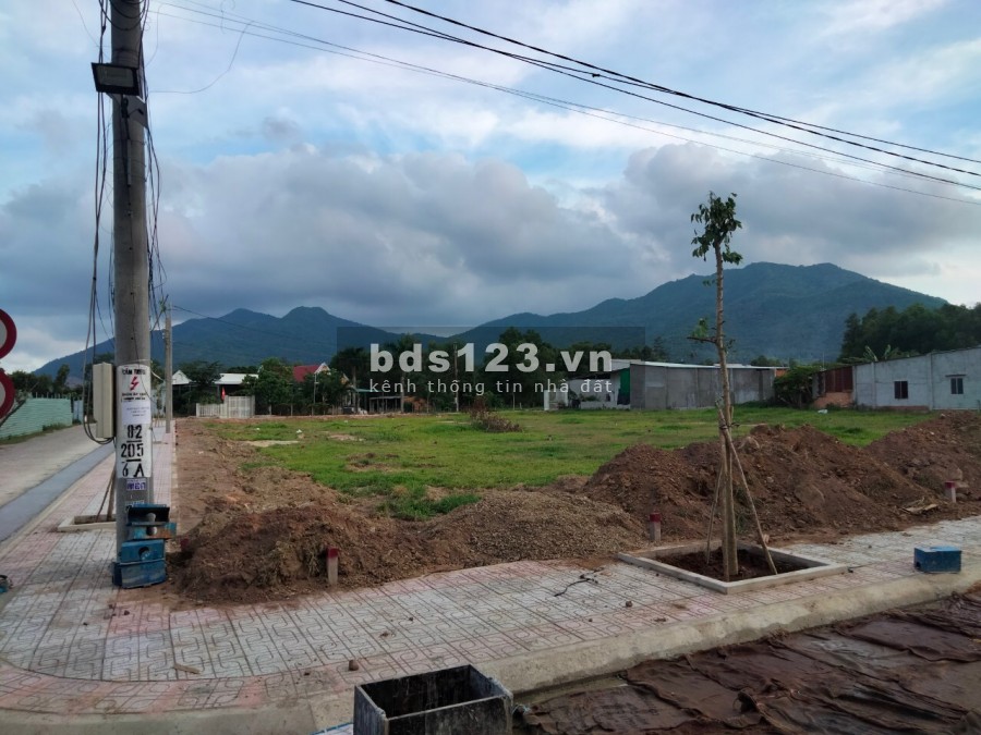 Cần bán đất nền tại thị xã Phú Mỹ, đã có sổ, thổ cư 100m2, giá tốt thị trường
