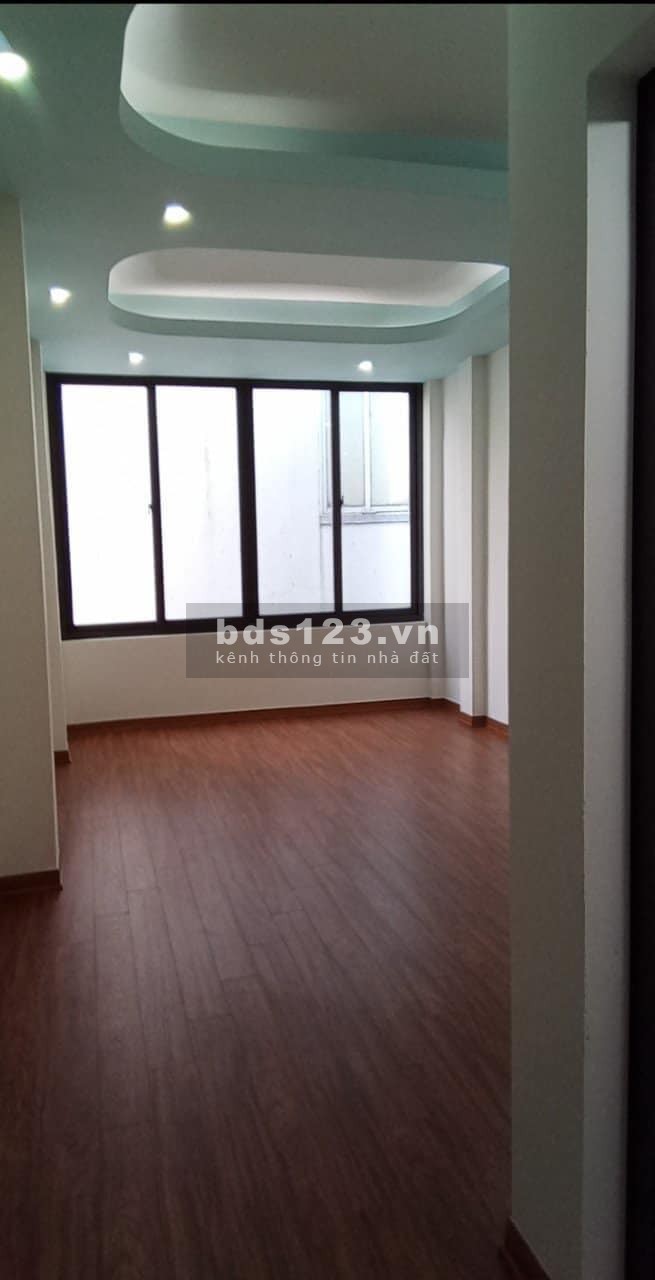 Bán Nhà ngõ xe máy chánh xe 3 gác phố Quan Nhân, diện tích 29m2, giá 3,85 tỷ