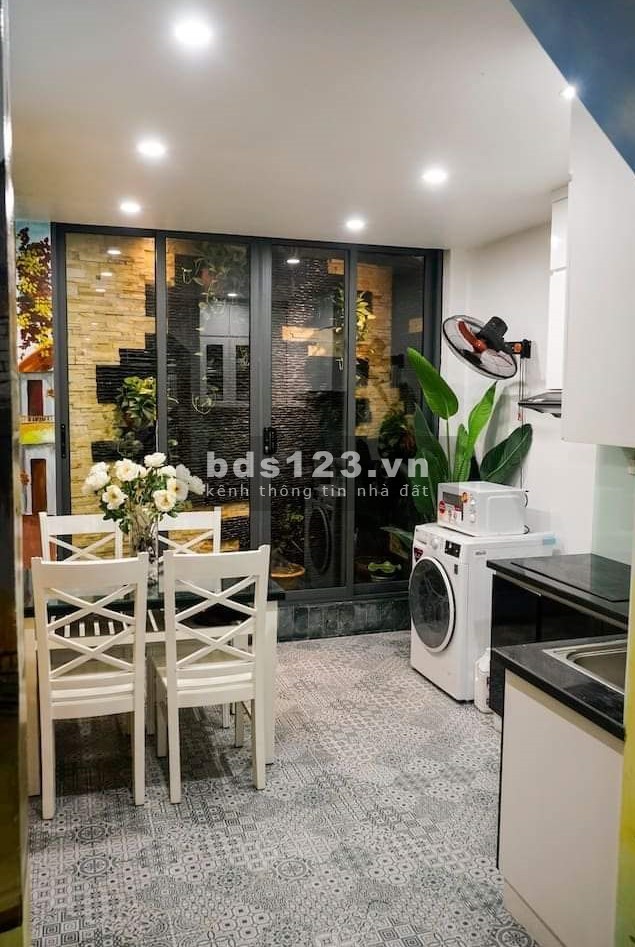 Hiếm, bán nhà Nhân Hòa, Thanh Xuân, 40mx5T, ba gác tránh, 10m Ô TÔ, full nội thất, 4 tỷ 2.