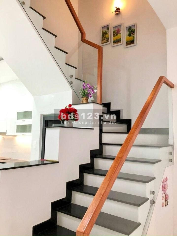 Bán Nhà Hẻm Xe Hơi Dương Quảng Hàm P5 Gò Vấp,Giá Rẻ, Siêu Đẹp, 44m2, 5 Tỷ.