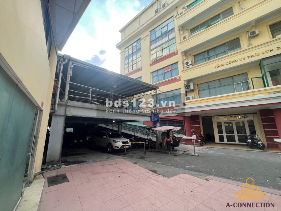 Cho thuê văn phòng toà nhà văn phòng Vincom đường 3/2, Quận 10, giá 282 nghìn/m2