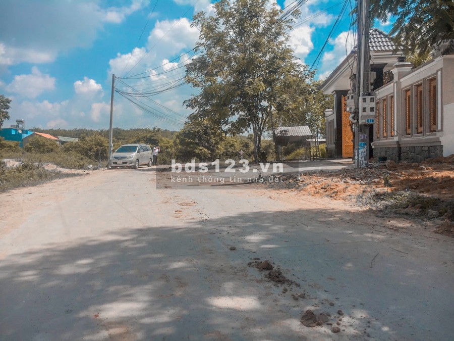 Đất ngay khu công nghiệp Phú Chánh giá đầu tư. Đường thông. Sổ hồng cầm tay