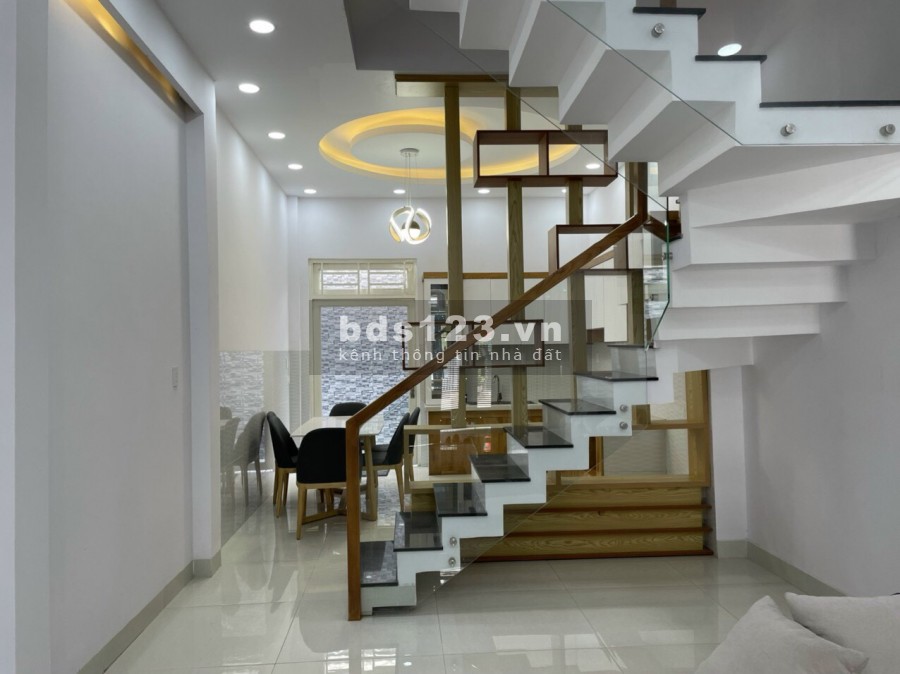 Bán GẤP nhà HXT 688 Lê Đức Thọ, P15, Gò Vấp, 4x16m, 1 trệt, 3 lầu, ST, 7.6 tỷ