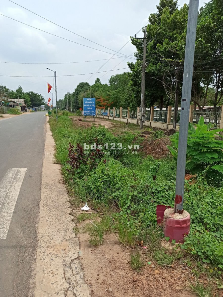 Bán 1300m2 đường 7m view hồ siêu đẹp, gần ql14, liền kề becamex, cam kết mọi thứ là thật