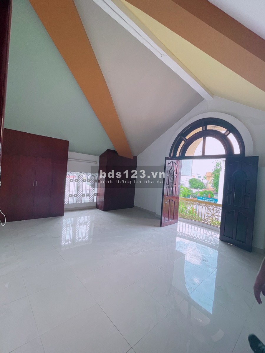 Bán biệt thự góc 2 mặt tiền đường Nguyễn Oanh, giá bán 23.9 tỷ, lh 0762 093 317