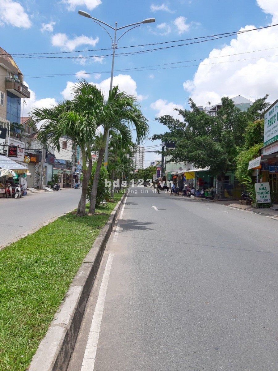 Nhà phố đẹp 2 lầu hẻm xe hơi đường Phú Thuận, phường Phú Thuận, Quận 7