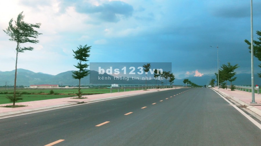 Chỉ 900 triệu sở hữu ngay lô đất mặt tiền đường 13 mét tại Diên Lạc, dt 80m2/lô