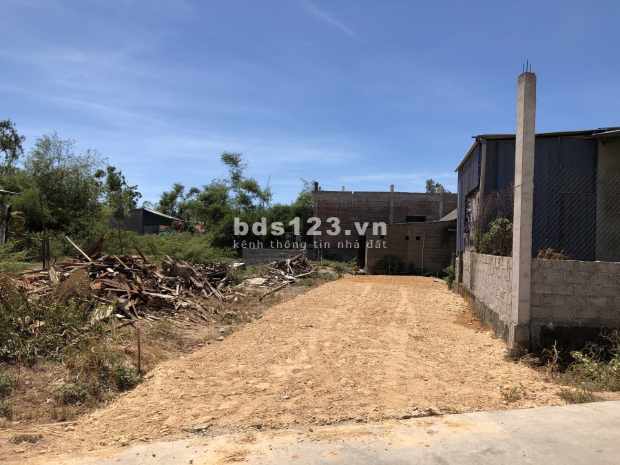 Bán lô đất GIÁ RẺ mặt tiền Trịnh Cương, phường Thủy Châu, giá bán 1,33 tỷ