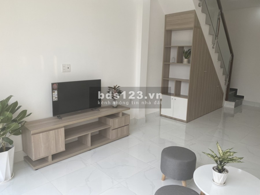 Bán nhà nguyên căn mặt tiền bán nhanh gần cầu lớn, Hóc Môn, đủ nội thất
