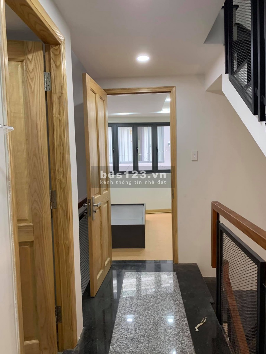 Bán gấp mặt tiền đường số 10,quận 7,P. Tân Quy, 65,8m2, 4 lầu, sân thượng ,lh 0989149953