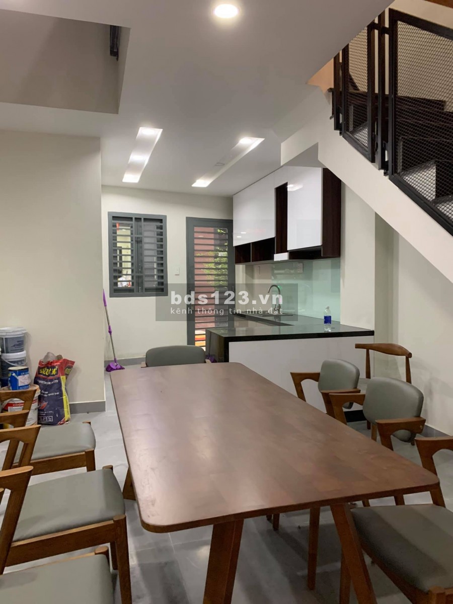 Bán gấp mặt tiền đường số 10,quận 7,P. Tân Quy, 65,8m2, 4 lầu, sân thượng ,lh 0989149953