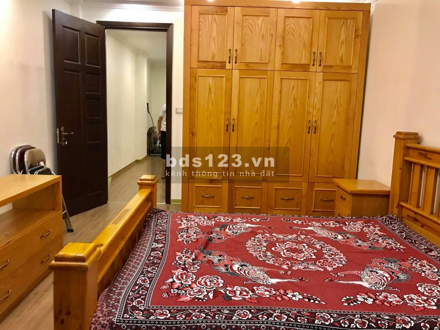 Nhà Hoàng Quốc Việt mặt ngõ oto tránh gara 7 chỗ 6 tầng thang máy giá 12 tỷ