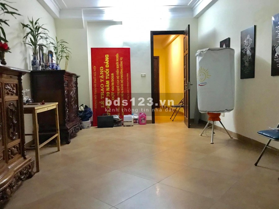 Nhà Hoàng Quốc Việt mặt ngõ oto tránh gara 7 chỗ 6 tầng thang máy giá 12 tỷ