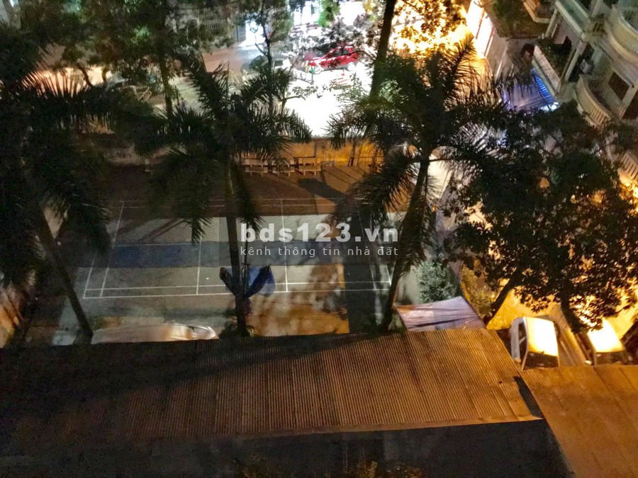 Nhà Hoàng Quốc Việt mặt ngõ oto tránh gara 7 chỗ 6 tầng thang máy giá 12 tỷ