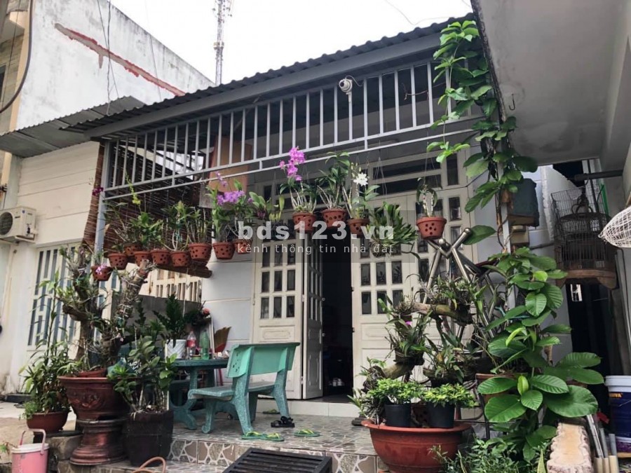 Bán gấp nhà hẻm xe hơi Phan Huy Ích, sân siêu rộng, cổng riêng an ninh