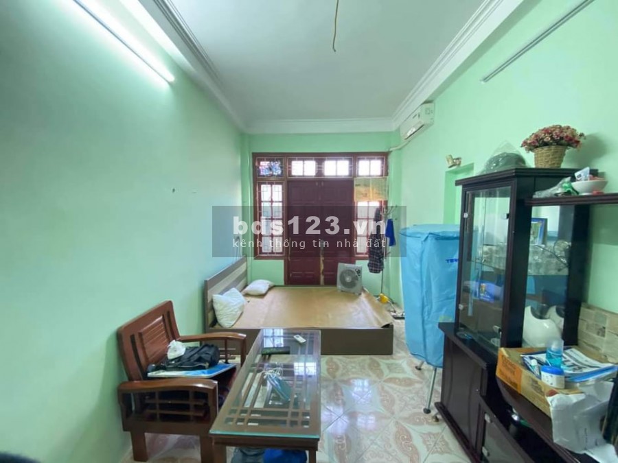 Bán nhà Xuân Thủy 30m2 giá 3.45 tỷ, ngõ nông khu an sinh tốt, lh 0879356959