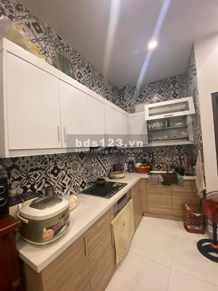 Bán nhà Trần Khát Trân dt 58m2 mặt tiền 5m lô góc giá 4 tỷ, nhà xây khung cột chắc chắn