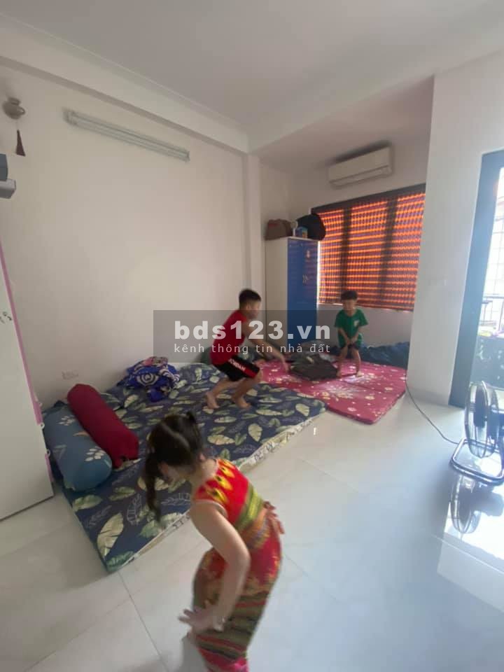 Bán nhà Trần Khát Trân dt 58m2 mặt tiền 5m lô góc giá 4 tỷ, nhà xây khung cột chắc chắn