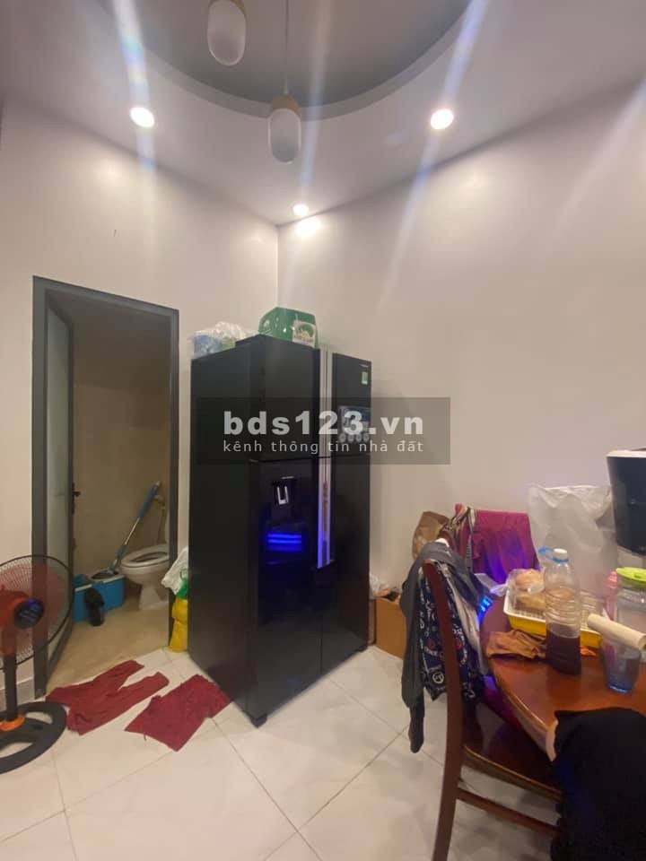 Bán nhà Trần Khát Trân dt 58m2 mặt tiền 5m lô góc giá 4 tỷ, nhà xây khung cột chắc chắn