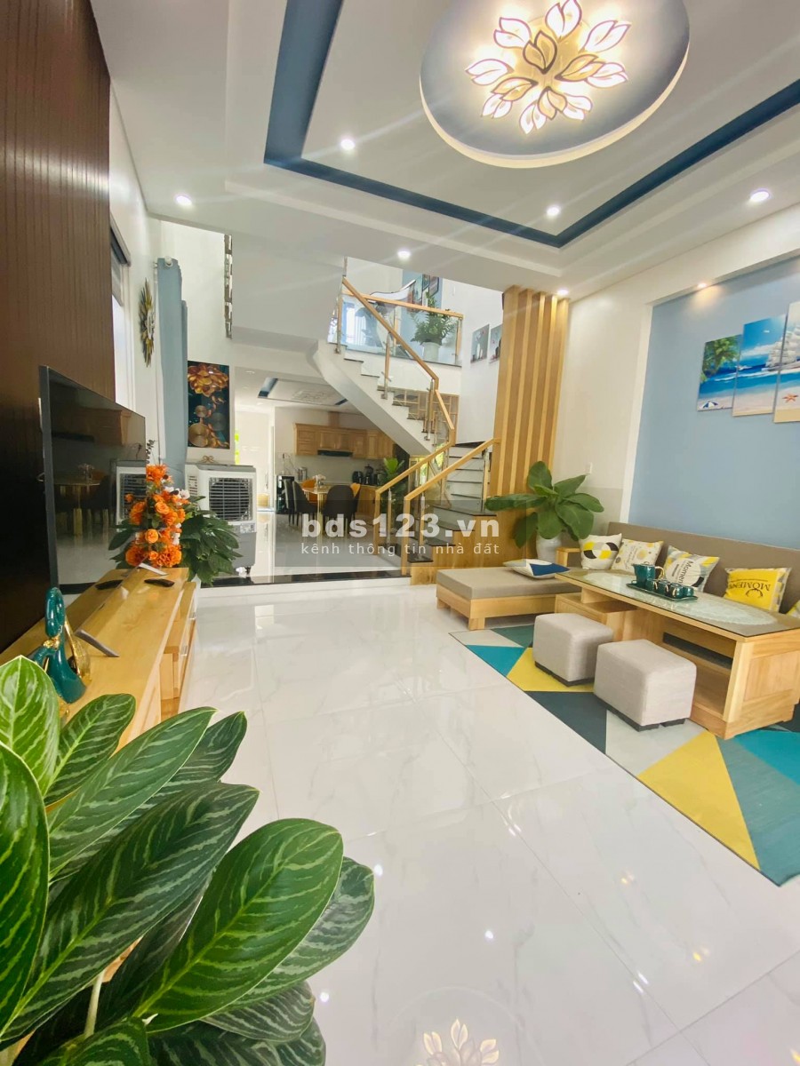Chủ bán gấp nhà Đại Mỗ 45m, lô góc, kinh doanh tốt, 5 tầng, bãi ô tô cách nhà 10m, Lh: 0978996965