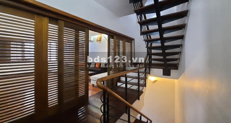 Bán gấp nhà Nguyễn Văn Cừ, View Hồ, Ô TÔ Tránh, Kinh Doanh, 6T x 55 M2, MT 5M, Giá Chỉ 6,5 tỷ.