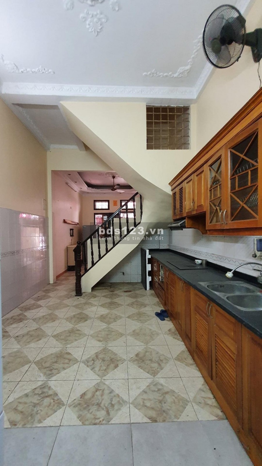 Bán nhà 3 mặt thoáng, trung tâm Quận Đông Đa, giá 3.8 tỷ, lh 0977664782