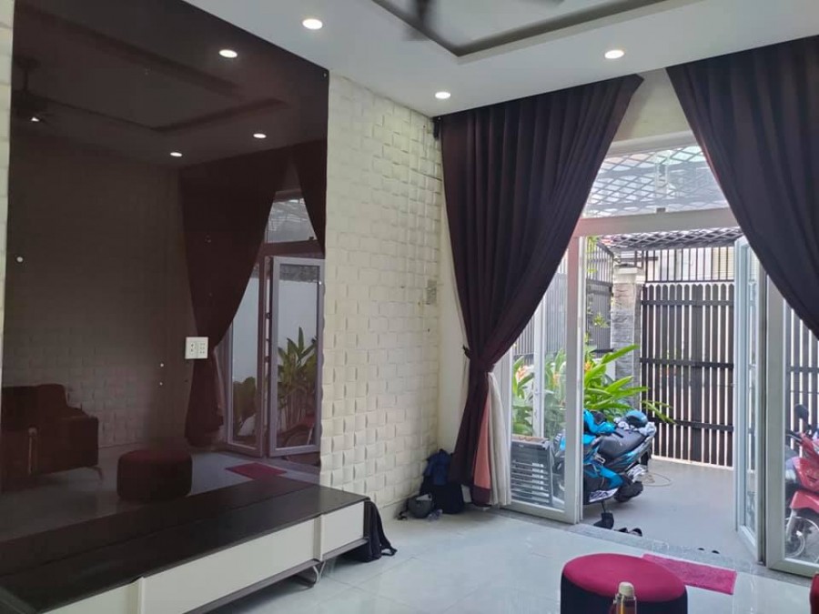 Bán nhà hẻm xe hơi ngủ trong nhà 71m2, 4 tầng đúc, giá 5.6 tỷ Thạnh Xuân, Quận 12