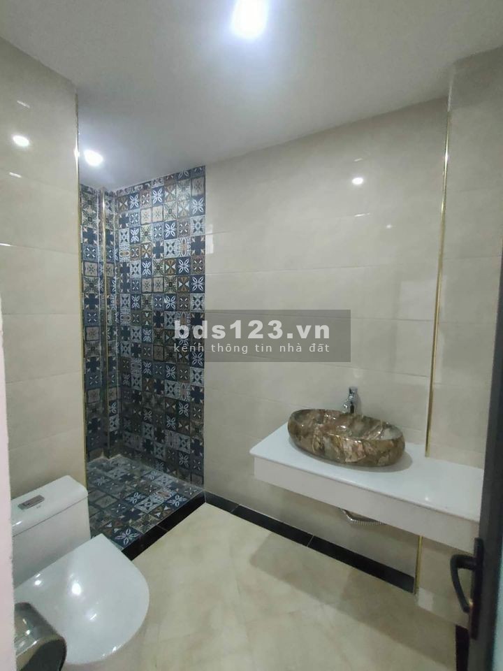 Bán nhà Âu Cơ diện tích 57m2, nhà xây 5 tầng mới koong, giá 6,3 tỷ.