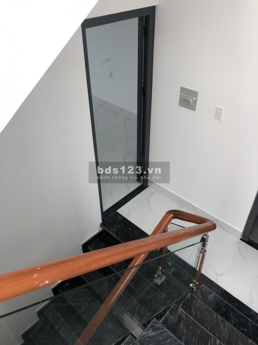 Bán nhà 1 trệt 1 lầu mặt tiền đường Lê Văn Lương giá 3 tỷ
