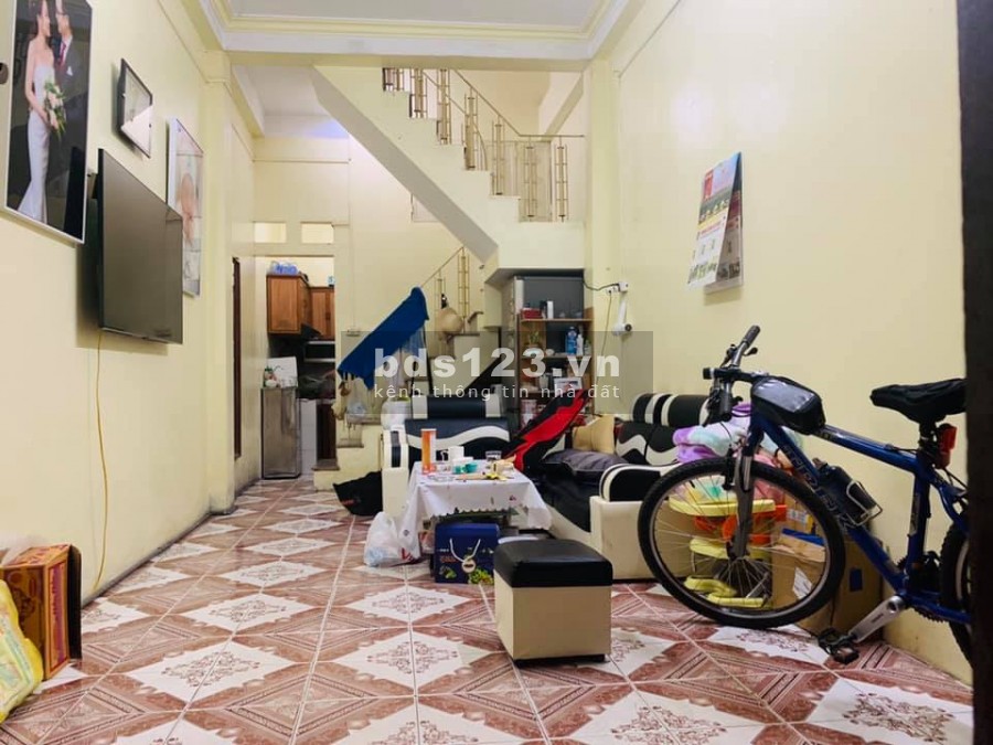 Chỉ 2.1 tỷ nhà 30m, 3 tầng sổ đỏ chính chủ, khu dân cư đông đúc Phố Vĩnh Hưng