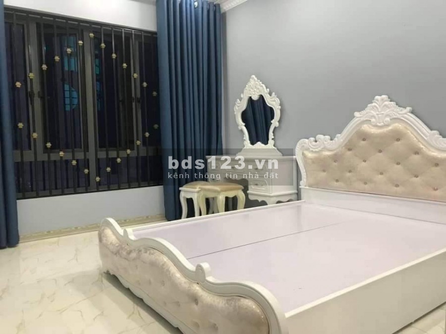 Siêu phẩm Lạc Long Quân, nội thất cực xịn, dt 31m2, với giá hấp dẫn giá 3.85 tỷ