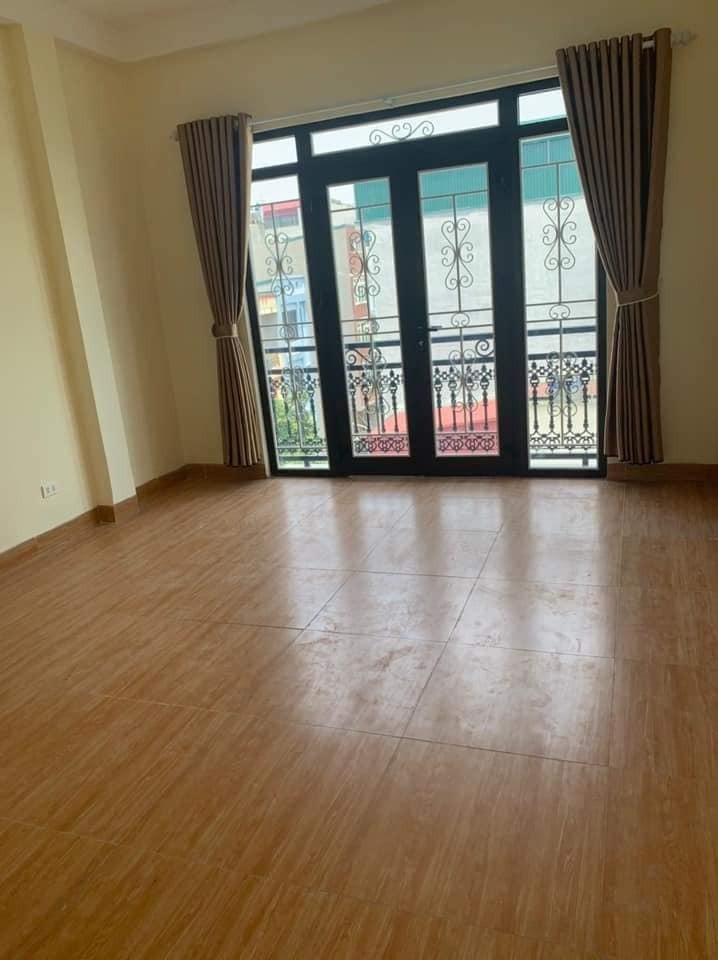 Bán nhà Mặt Phố Nguyễn Văn Cừ, Long Biên, Kinh Doanh, vỉa hè 105m2 x 3 Tầng x 18 tỷ LH 0944267031