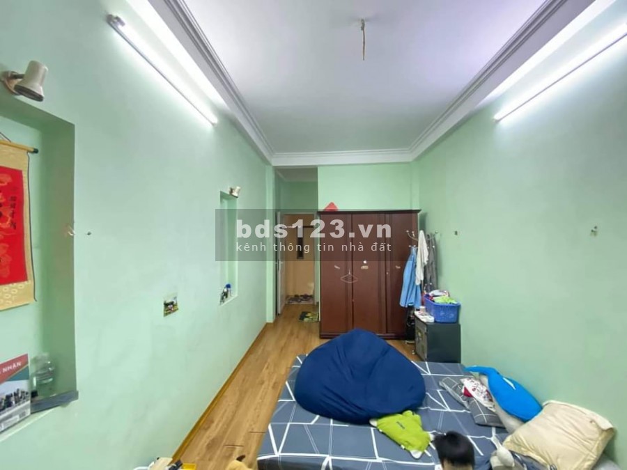 Bán nhà Xuân Thủy 30m2 giá 3.45 tỷ, ngõ nông khu an sinh tốt, lh 0879356959