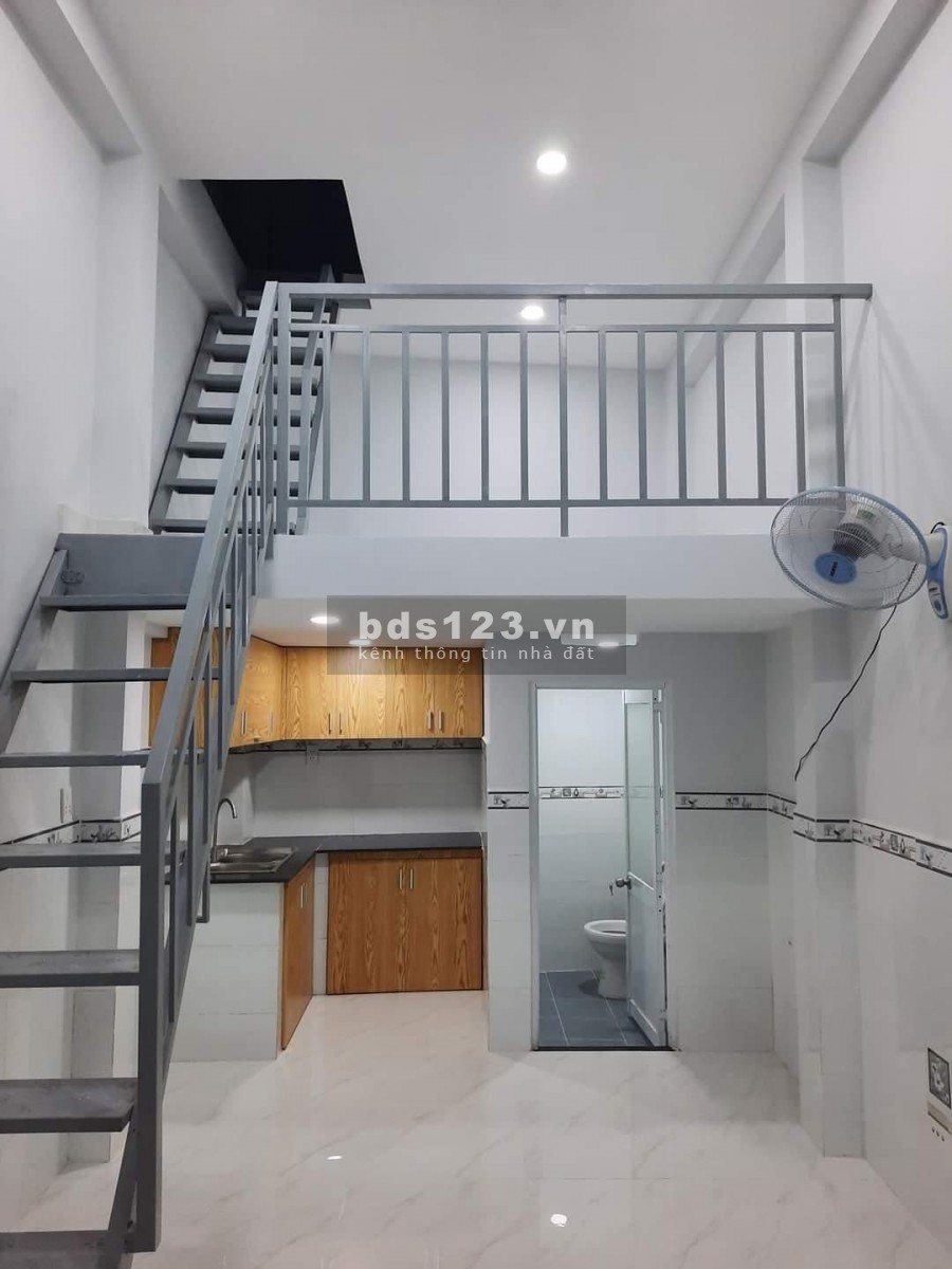 Nhà Giá Rẻ Lạc Long Quân, Tân Bình dt 21m2, 3 tầng thông giá chỉ 2.3 tỷ