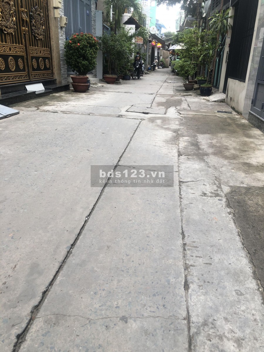 Nhà Giá Rẻ Lạc Long Quân, Tân Bình dt 21m2, 3 tầng thông giá chỉ 2.3 tỷ