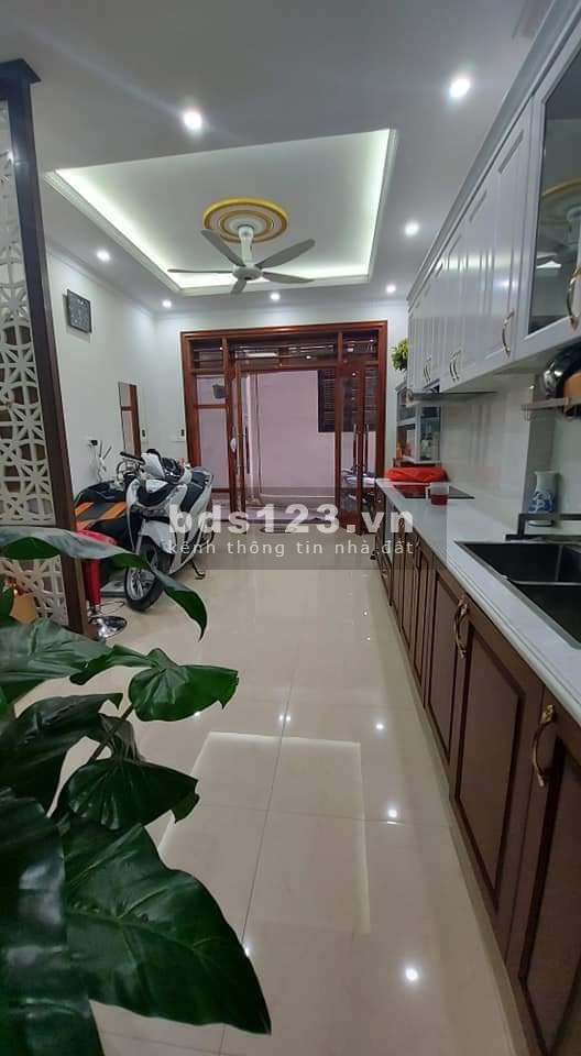 Siêu phẩm Lạc Long Quân, nội thất cực xịn, dt 31m2, với giá hấp dẫn giá 3.85 tỷ