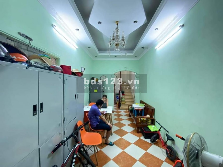 Bán nhà Xuân Thủy 30m2 giá 3.45 tỷ, ngõ nông khu an sinh tốt, lh 0879356959