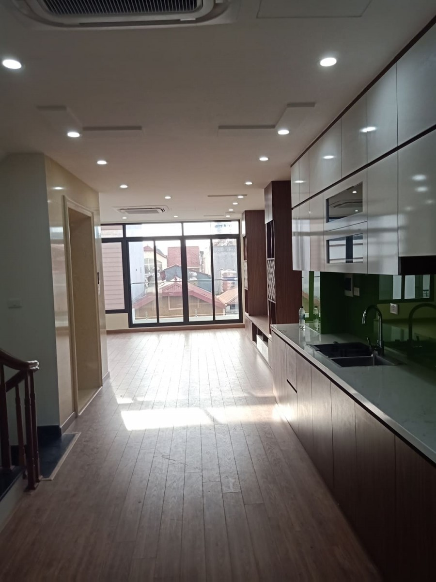 Lạc Long Quân, OTO đỗ ngày đêm cực phẩm- DT60m2 7 Tầng MT 5m 14 tỷ 7